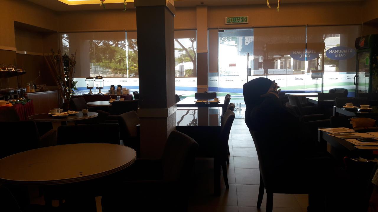 Kosma Business Hotel Kuantan Ngoại thất bức ảnh